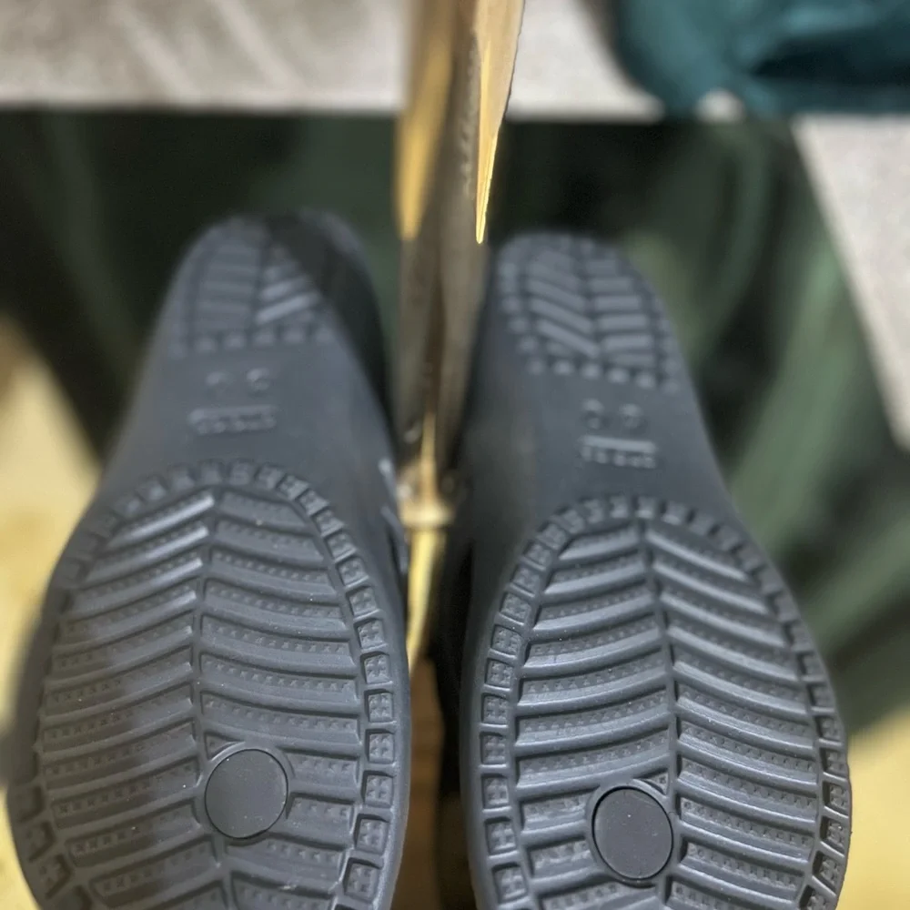 CROCS Black Textured Sandals - Picture 3 of 4